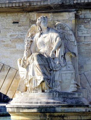 La Victoire Maritime statue on Pont des Invalides