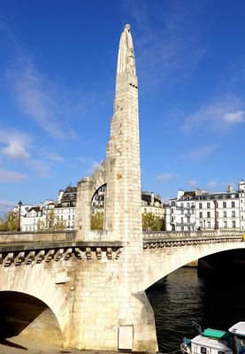 Statue de Sainte Geneviève on the Pont de la Tournelle, Paul Landowski