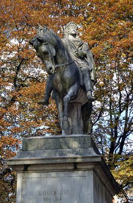 Statue of Louis XIII at Place des Vogues