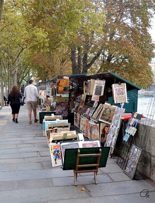 Les Bouquinistes de Paris (Paris booksellers) on the bank of the Seine