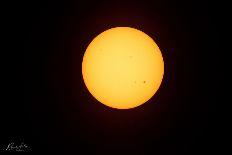 Many sunspots visible today, December 9, 2022.
