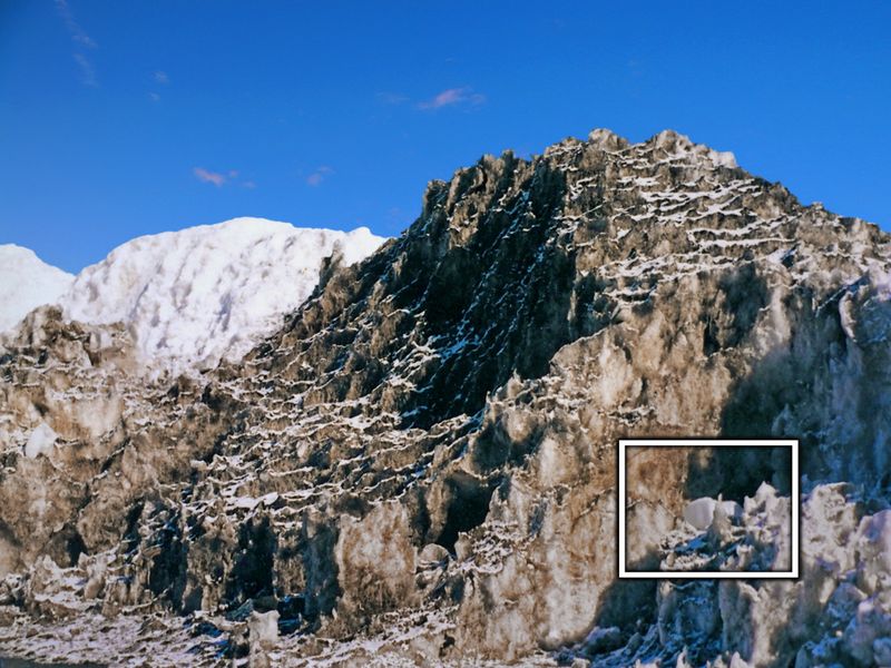 Des monticules de neiges sales dans ma cour mon fournis linspiration...