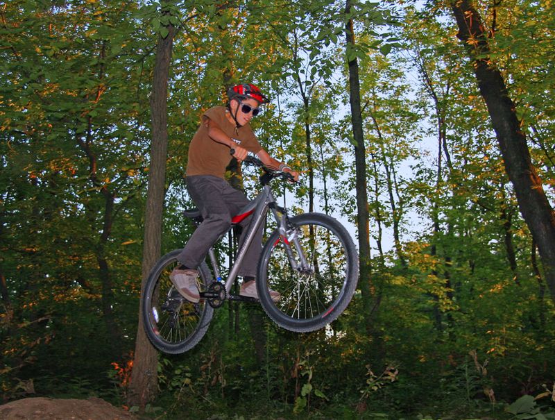 BIKE / BICYCLE ( JUMP )