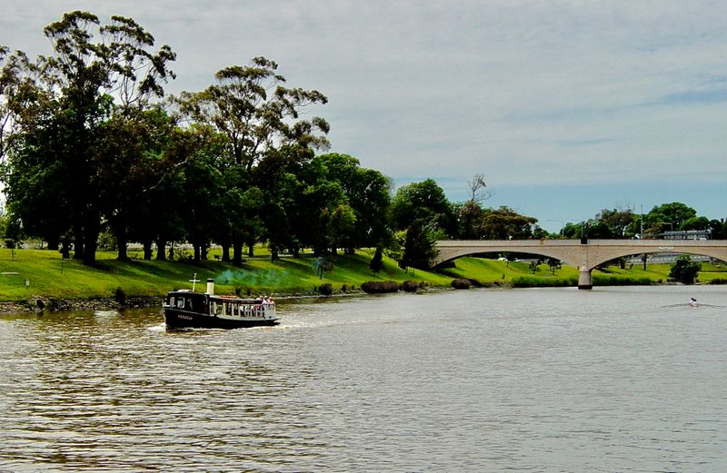 Steam Tug MV Grower cruising on Yarra River