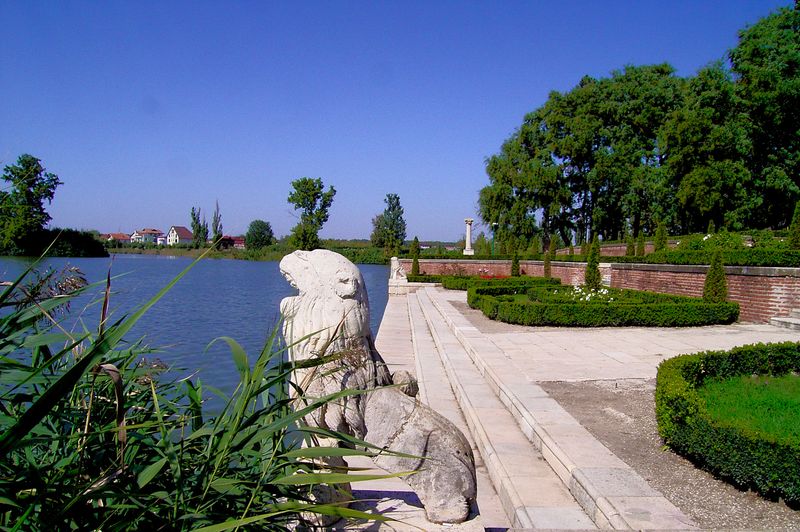 Lake Mogosoaia - Palace terrace 