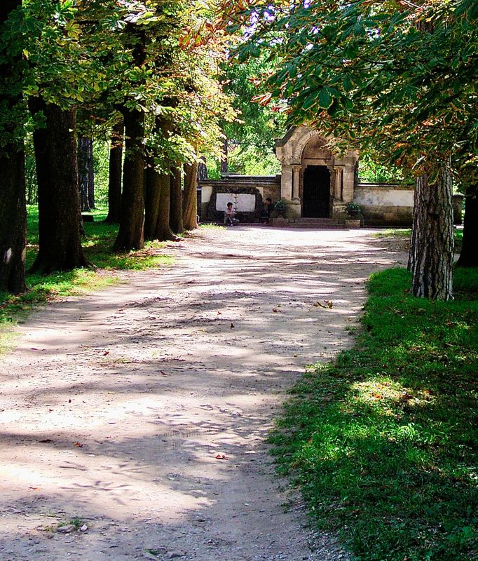 the alley towards the  Princiar Sepulchre