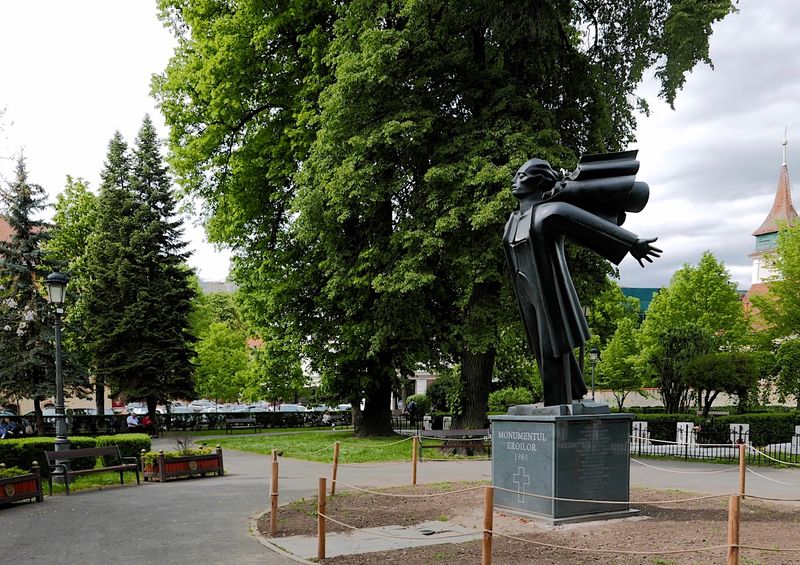 Memorial Heroes Revolution - Victory - the new monument
