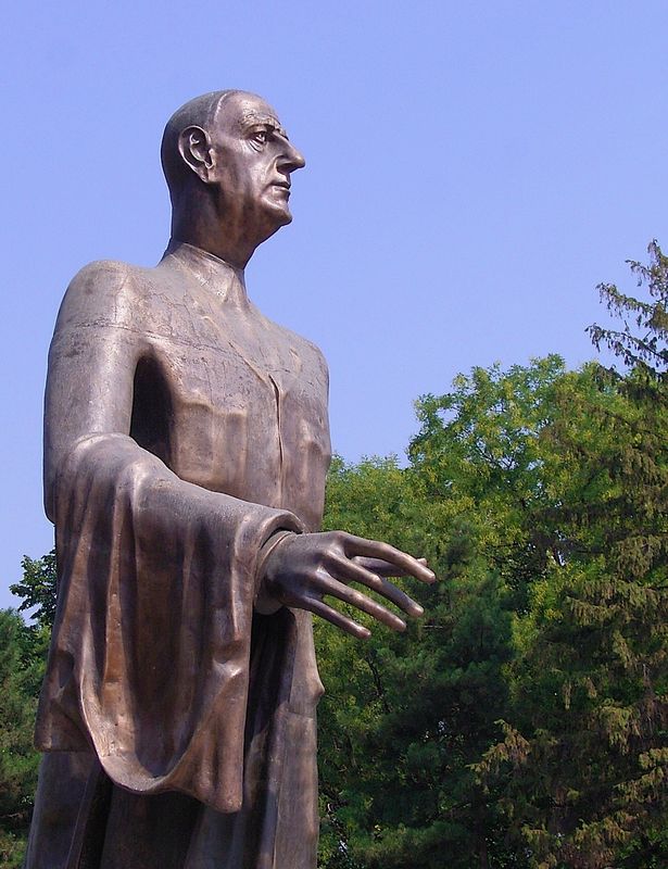 The Statue of Charles De Gaulle - Charles De Gaulle Plaza