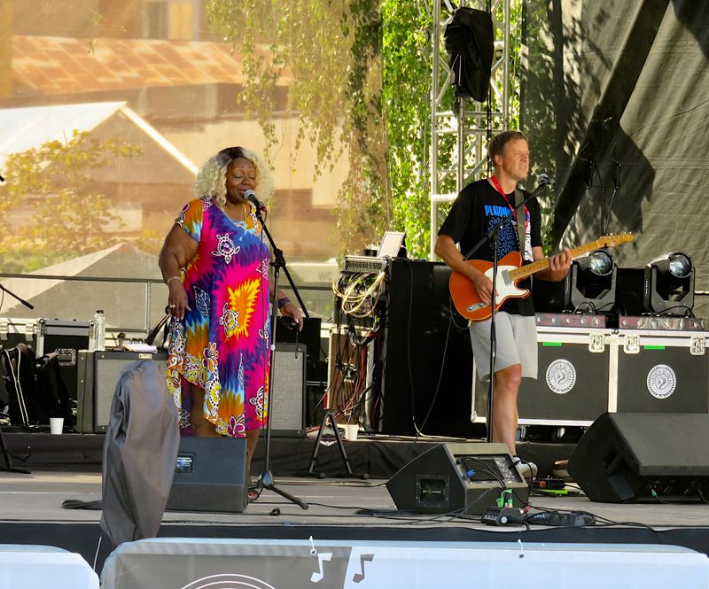 Sharrie Williams (SUA) The Princess of Gospel Rocking Blues