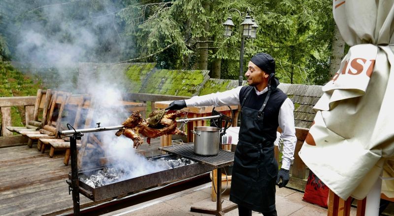 Coliba Haiducilor - Outlaws' Hut Restaurant, preparing the rotisserie spit