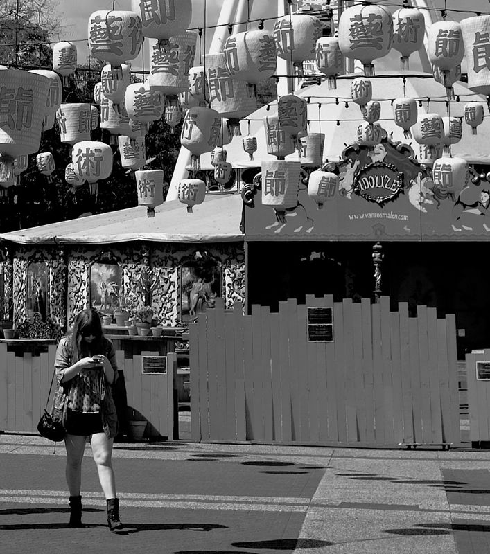 hard to get a street picture without the useful mobile phone!!!