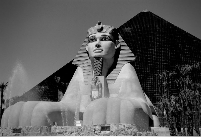 Street B&W Photography & Simple B&W Gallery