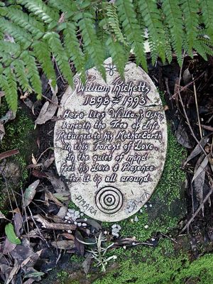 William Rickets burial place dedication plaque made by the artist-sculptor