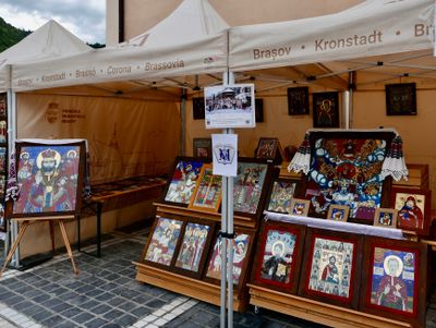 The Icons on Glass Artists in Town - Icoane pe Sticla Expozite cu Vinzare