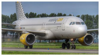 EC-MAN Vueling Airbus A320-214(WL)