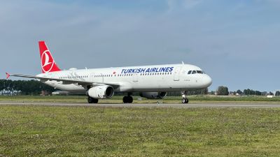TC-JRU Turkish Airlines Airbus A321-231 - MSN 4788 - Florya