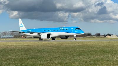 PH-NXH KLM Cityhopper Embraer E195-E2 (ERJ 190-400 STD)