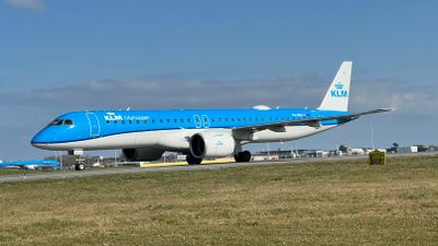 PH-NXR KLM CITYHOPPER EMBRAER E195-E2 - MSN 19020096