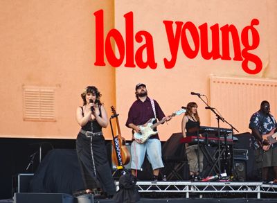Lola-191045.jpg