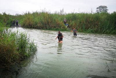 River crossing-081541.jpg