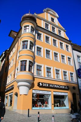 Regensburg. Der Hutmacher am Dom