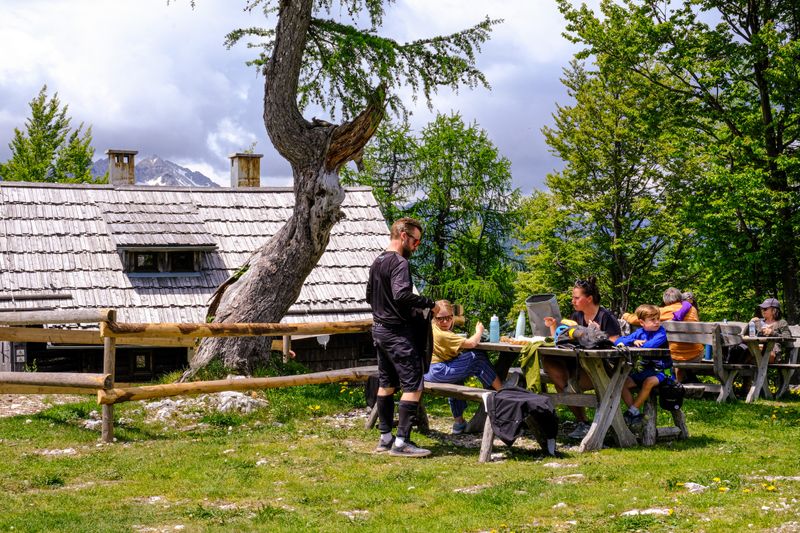 piknik v slovenskih gorah