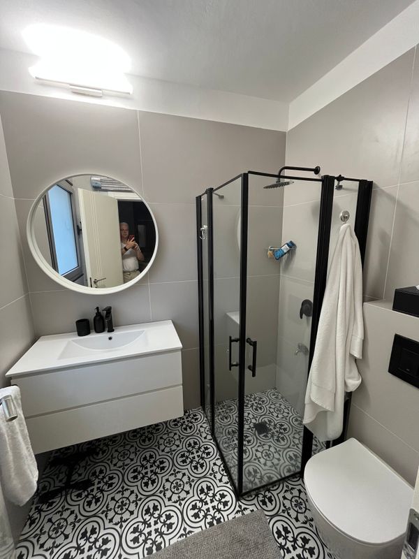 MBR bathroom
