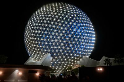 Spaceship Earth - light show