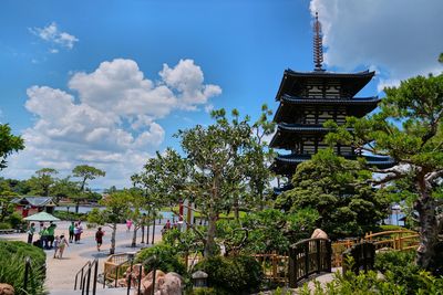 Japan pavilion and very low crowds