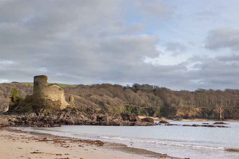 Salcombe Castle from North Sands 30-01-24.jpg