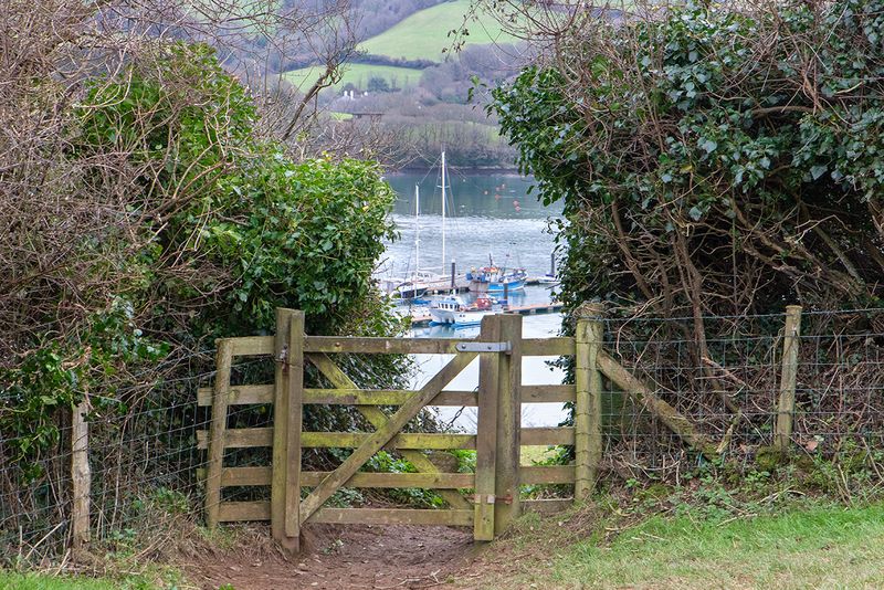 Gate on Snapes Point Path - Salcombe 29-12-24.jpg