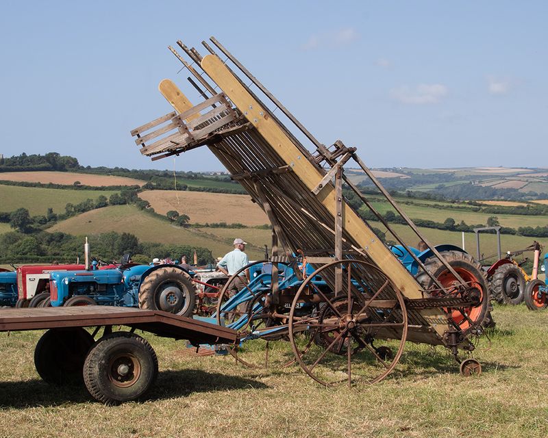 Tractors - static 10-08-25 #02.jpg