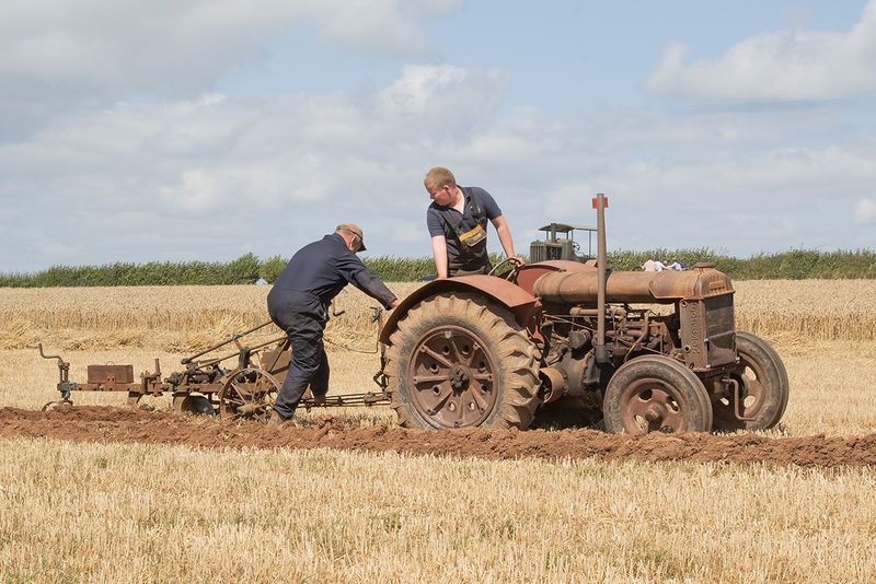 Tractors - working 09-08-25 #03.jpg