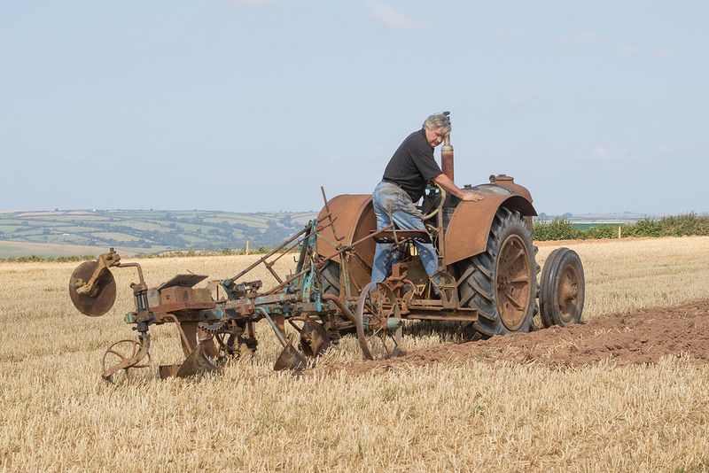 Tractors - working 10-08-25 #06.jpg