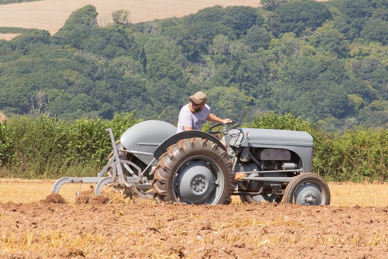 Tractors - working 10-08-25 #16.jpg