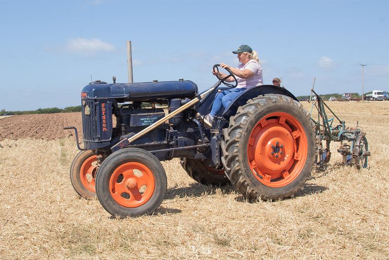 Tractors - working 10-08-25 #27.jpg