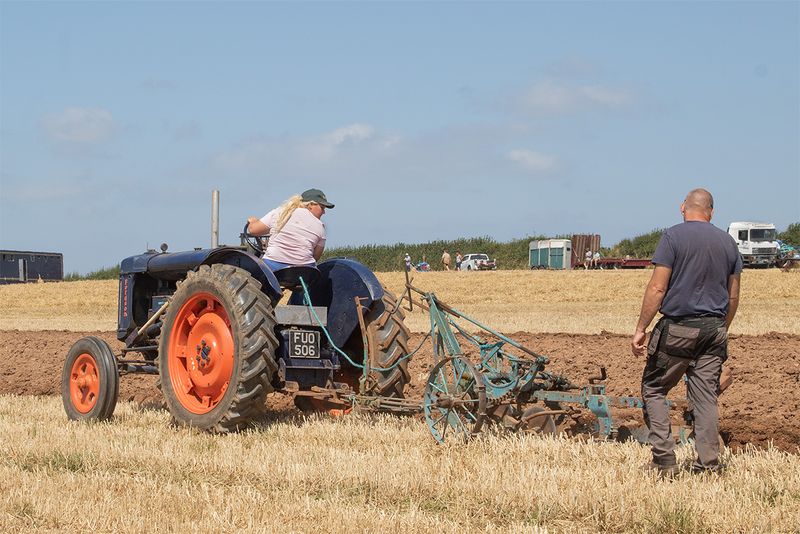 Tractors - working 10-08-25 #28.jpg