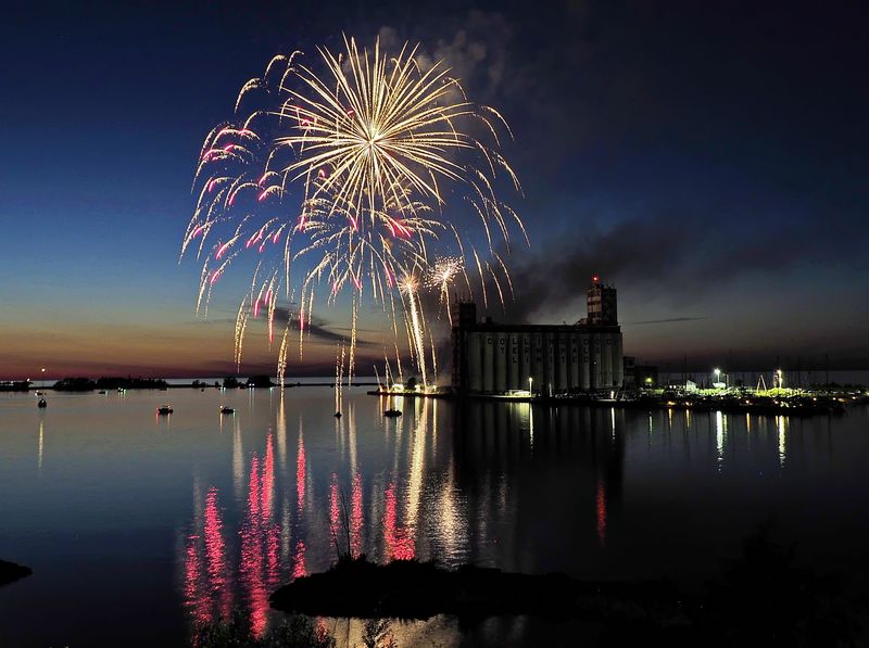 Canada Day Fireworks - Collingwood, Ontario July 1, 2024 (8)