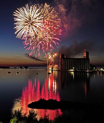 Canada Day Fireworks - Collingwood, Ontario July 1, 2024 (7)