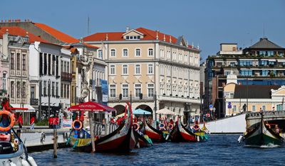 14 Praia Costa Nova Aviero Gondola.jpg