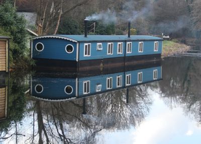 60: Blue Houseboat