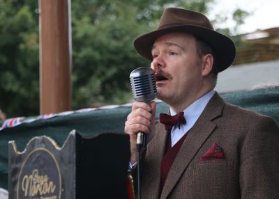 258: Beau Norton sings