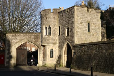 51: Entrance to Chapter Mews