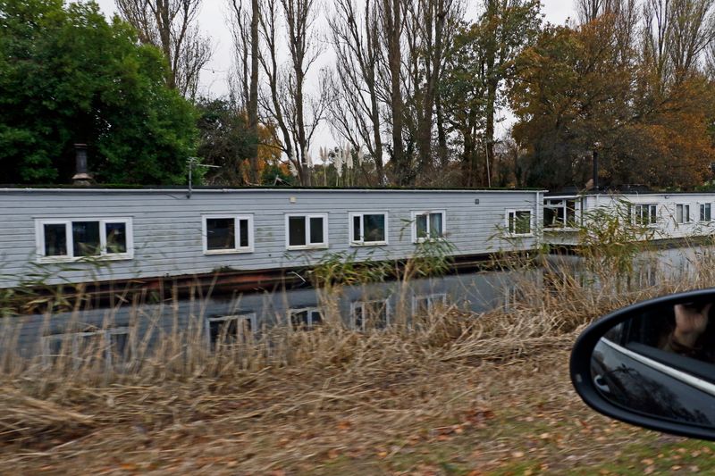 The Longest House Boat I ever did see