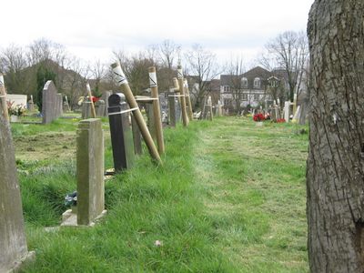 Loose headstones supported