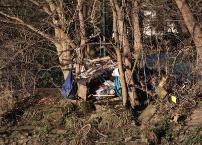 2025, the floating home has gone, it appears to be all stacked on the river bank