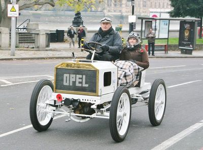 This was one of the first racing cars, I would like it, very much