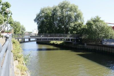 Wandle Creek foot bridge