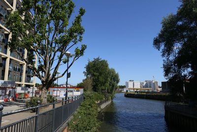Wandle joins the Thames here
