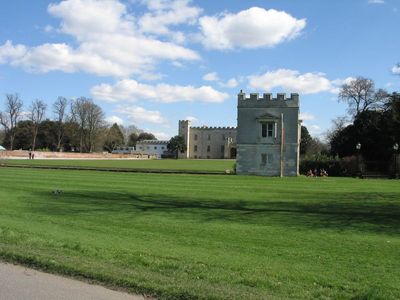 Right gatehouse